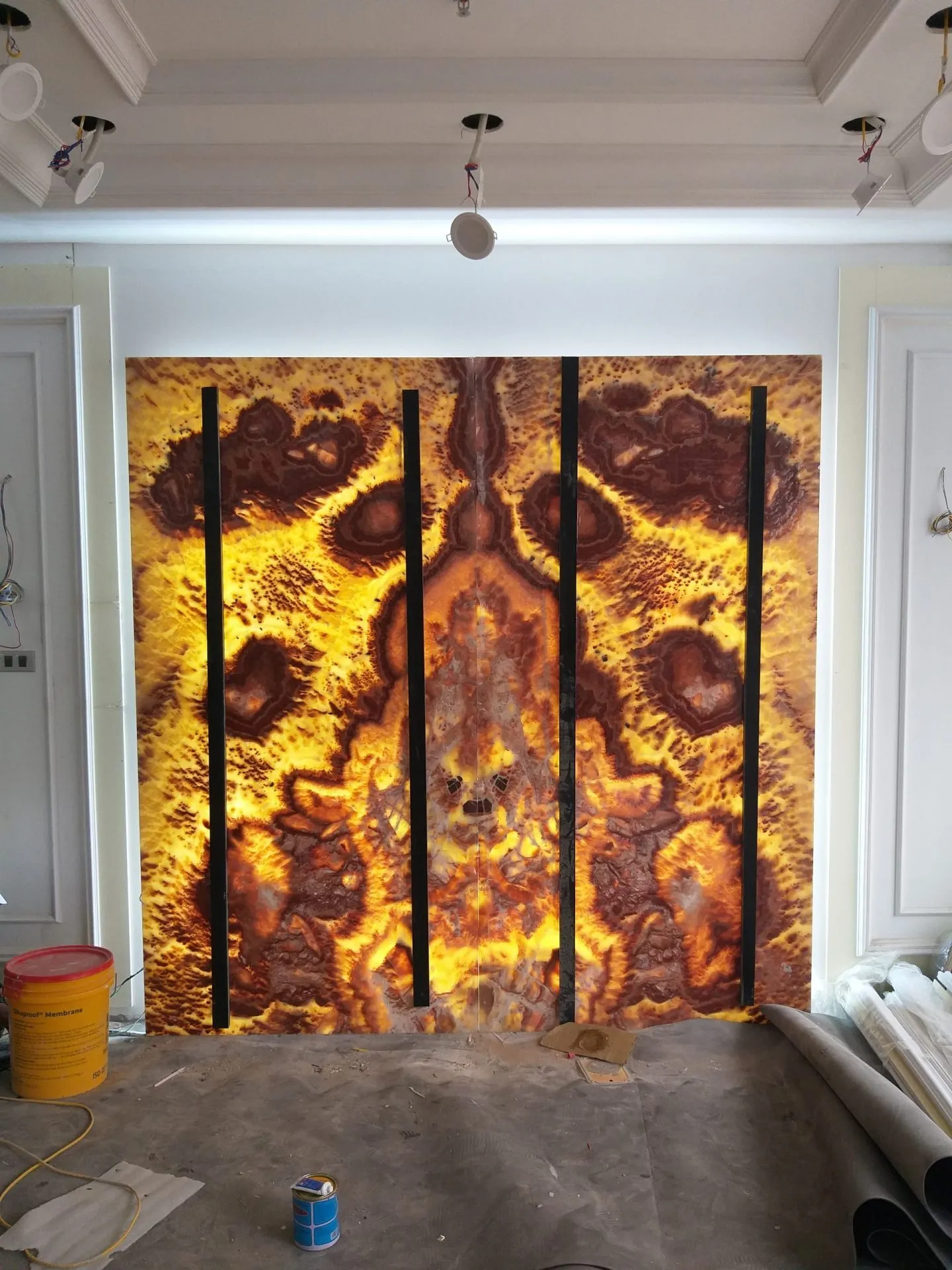 thi công tranh đá xuyên sáng ngọc huyết long